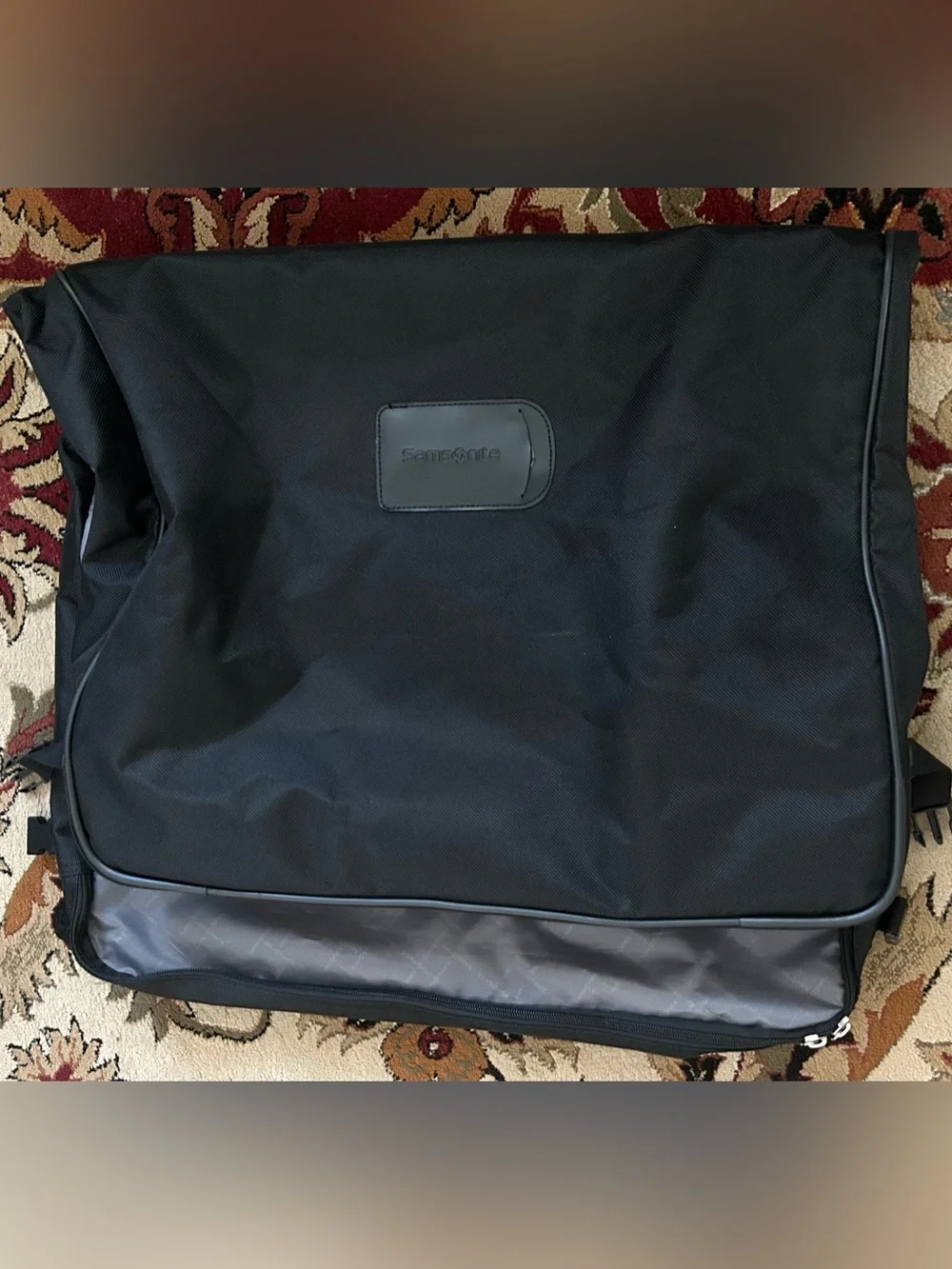 Samsonite Black Men's Garment Bag with Front Pocket without shoulder strap